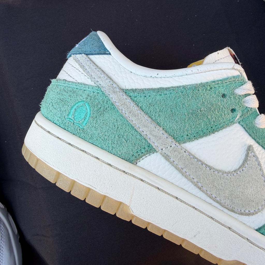 Kasina x Nike Dunk Low 'Road Sign' Sneakers [6UK]