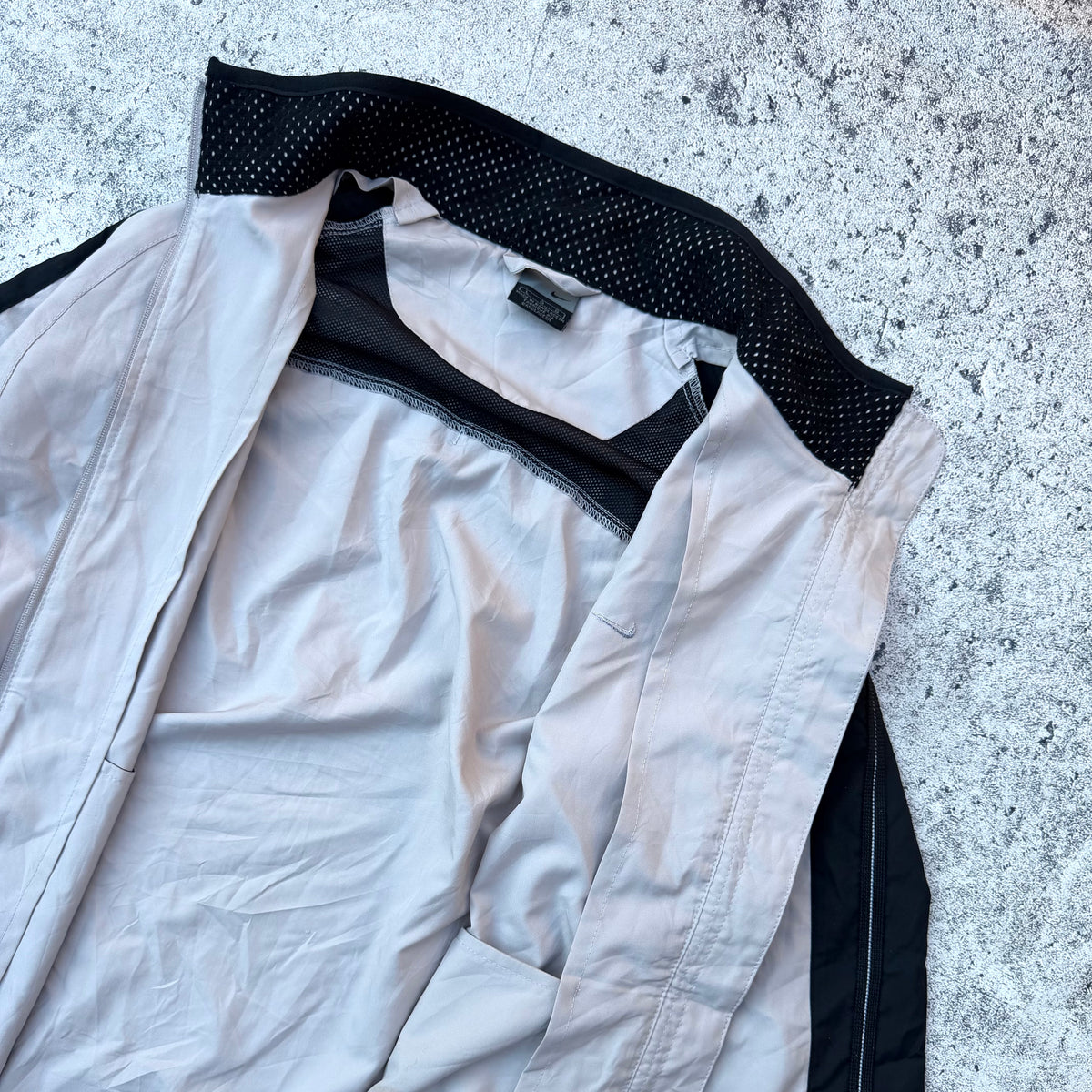 Nike Vintage Packable Women’s Windbreaker Jacket [Large]