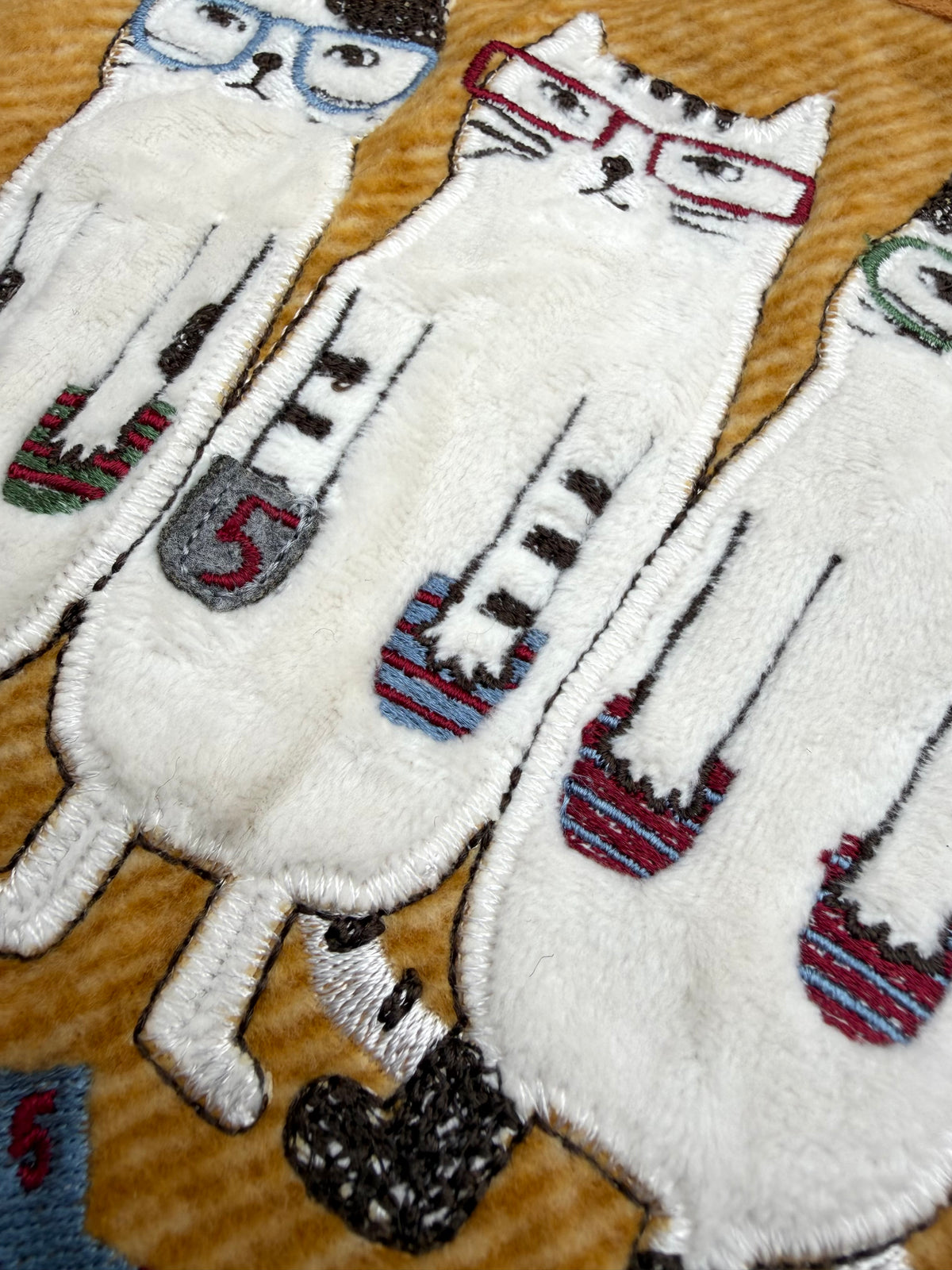 Kusuguru Japan “Nekomaruke” Women’s Long Fleece Sweater