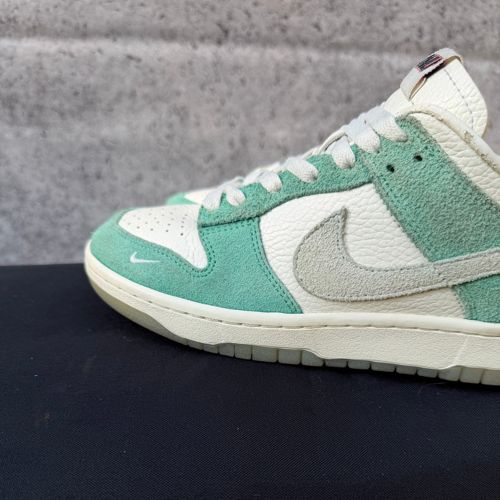 Kasina x Nike Dunk Low 'Road Sign' Sneakers [6UK]