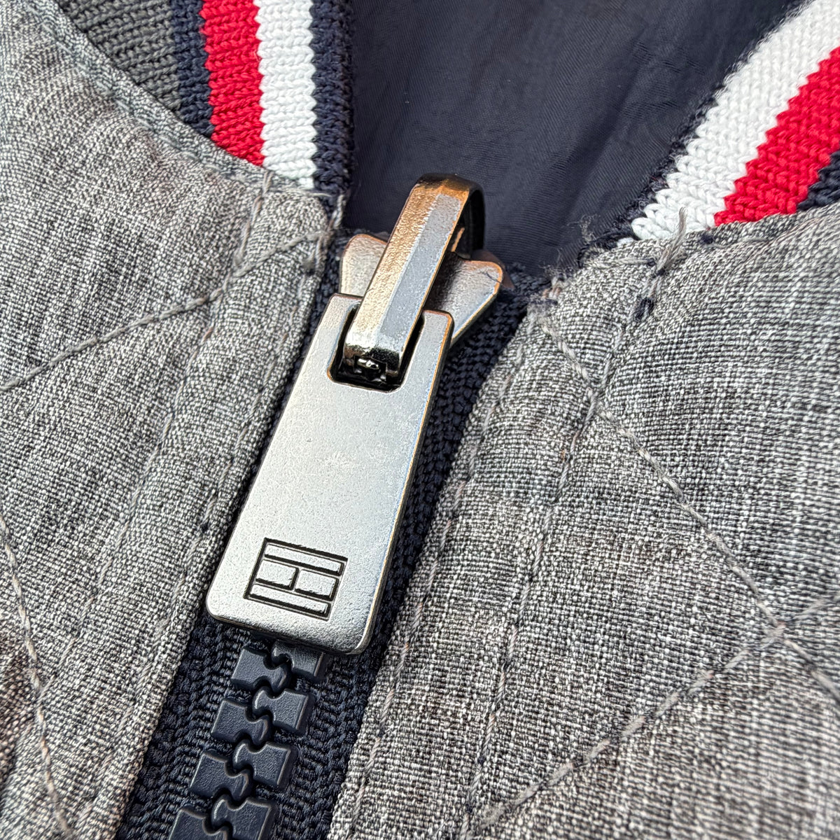 Tommy Hilfiger Men’s Reversible Quilted Bomber Jacket [XXL]