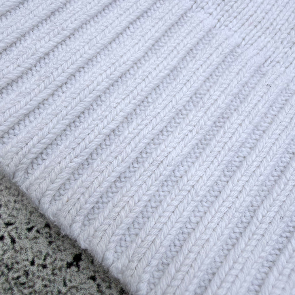 Tommy Hilfiger Men's V-neck Knit Sweater [Large]