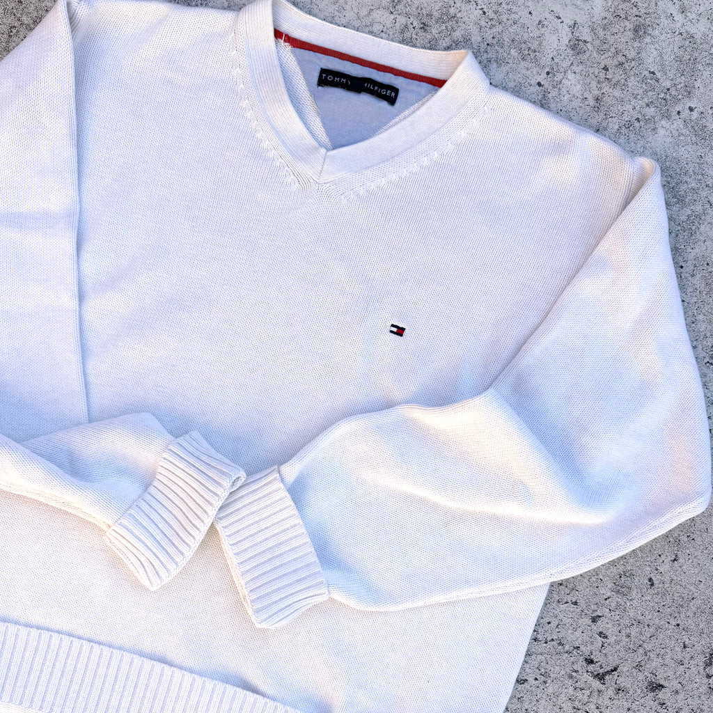 Tommy Hilfiger Men's V-neck Knit Sweater [Large]
