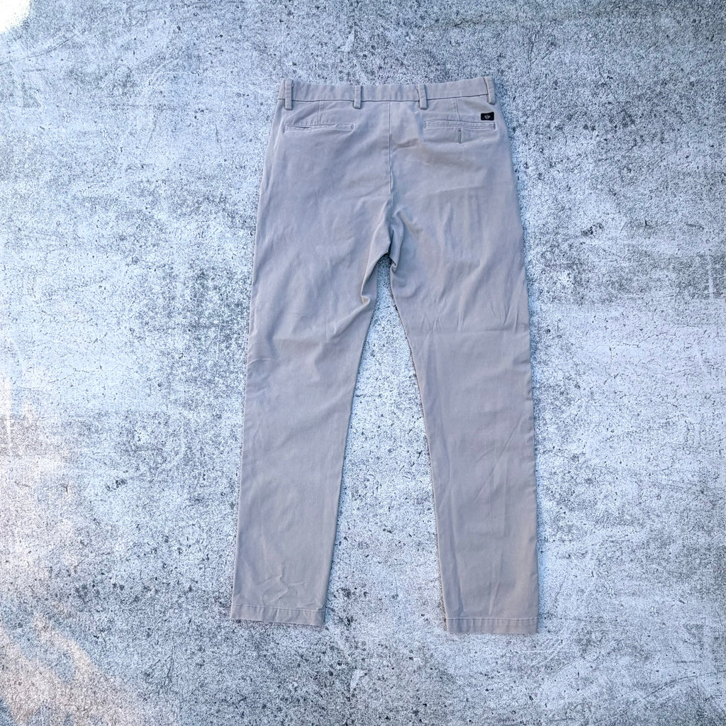 Dockers Slim-Fit Chinos [Waist 34]