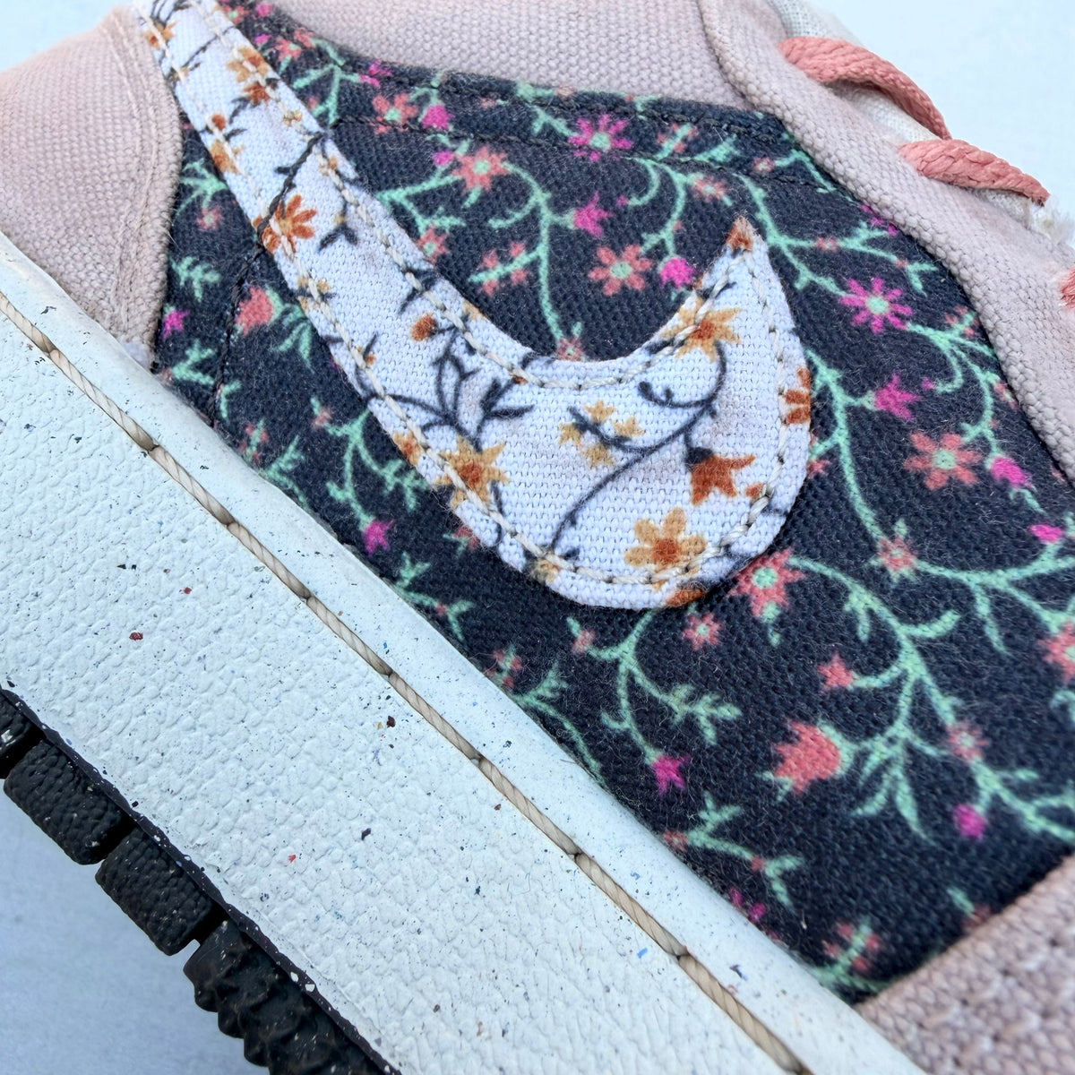 Nike Air Jordan 1 Low SE 'Floral' Women's Sneakers [6UK]