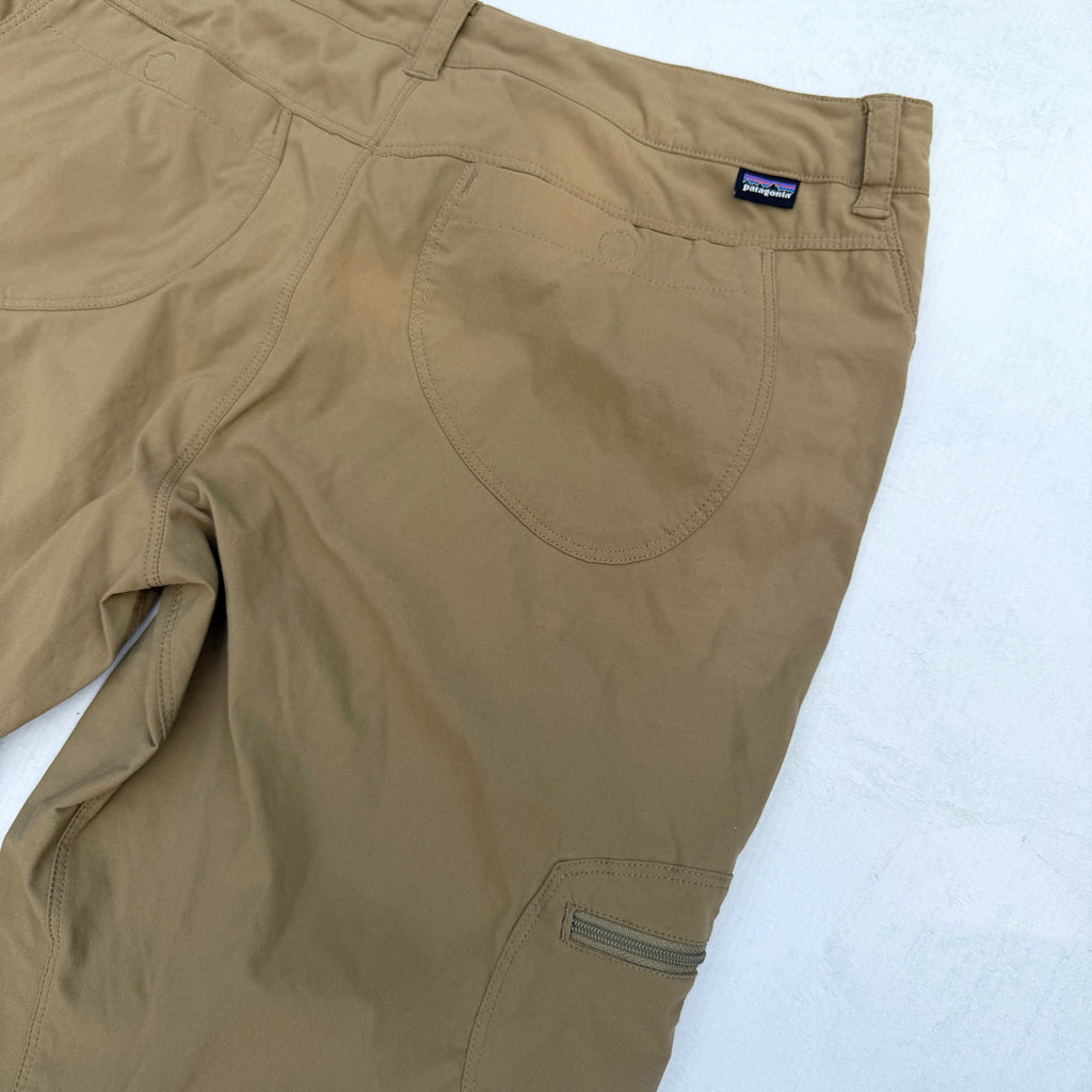 Patagonia Women's Straight Leg Nylon Outerwear Pants [Size 12]