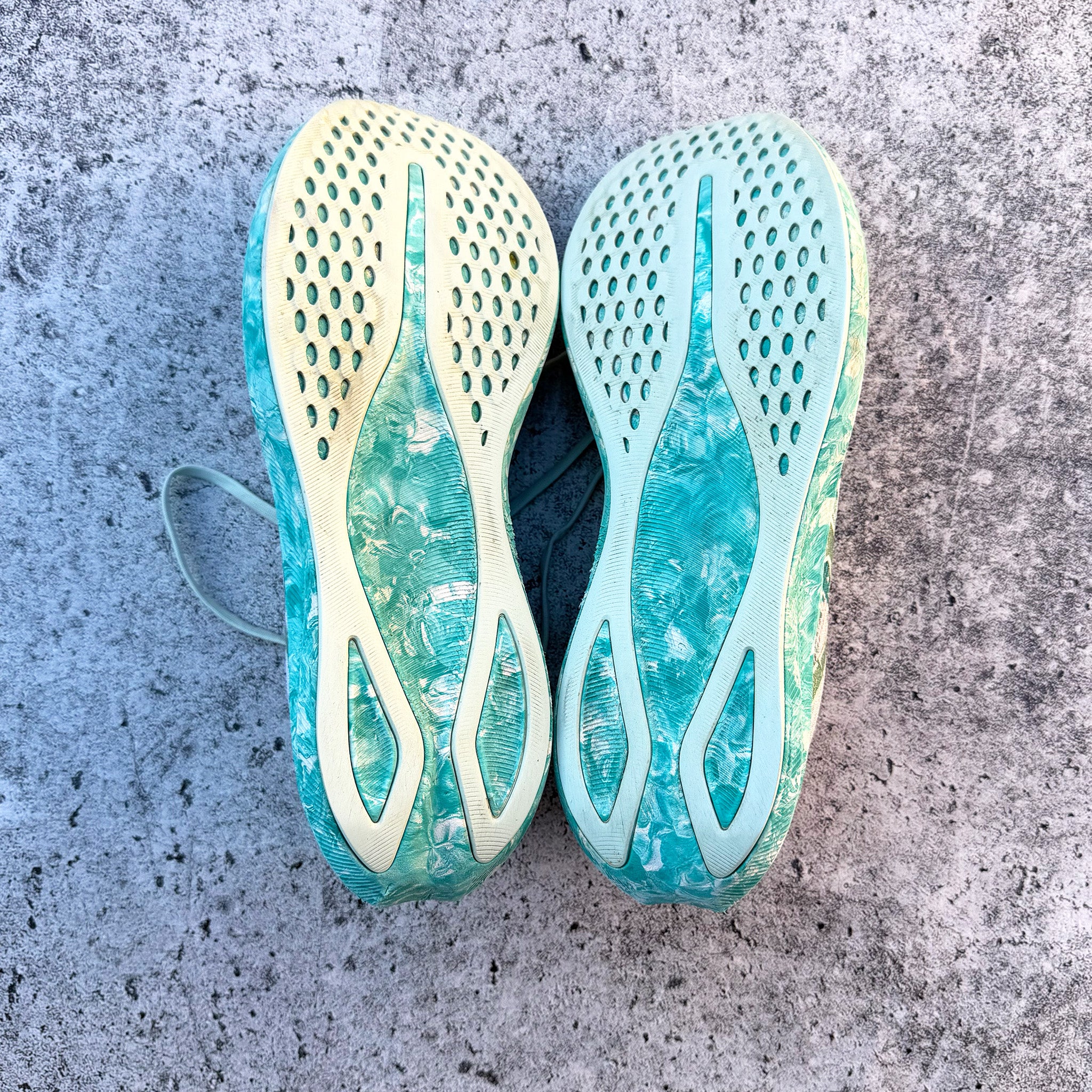 ASICS Noosa Tri 16 Running Sneakers