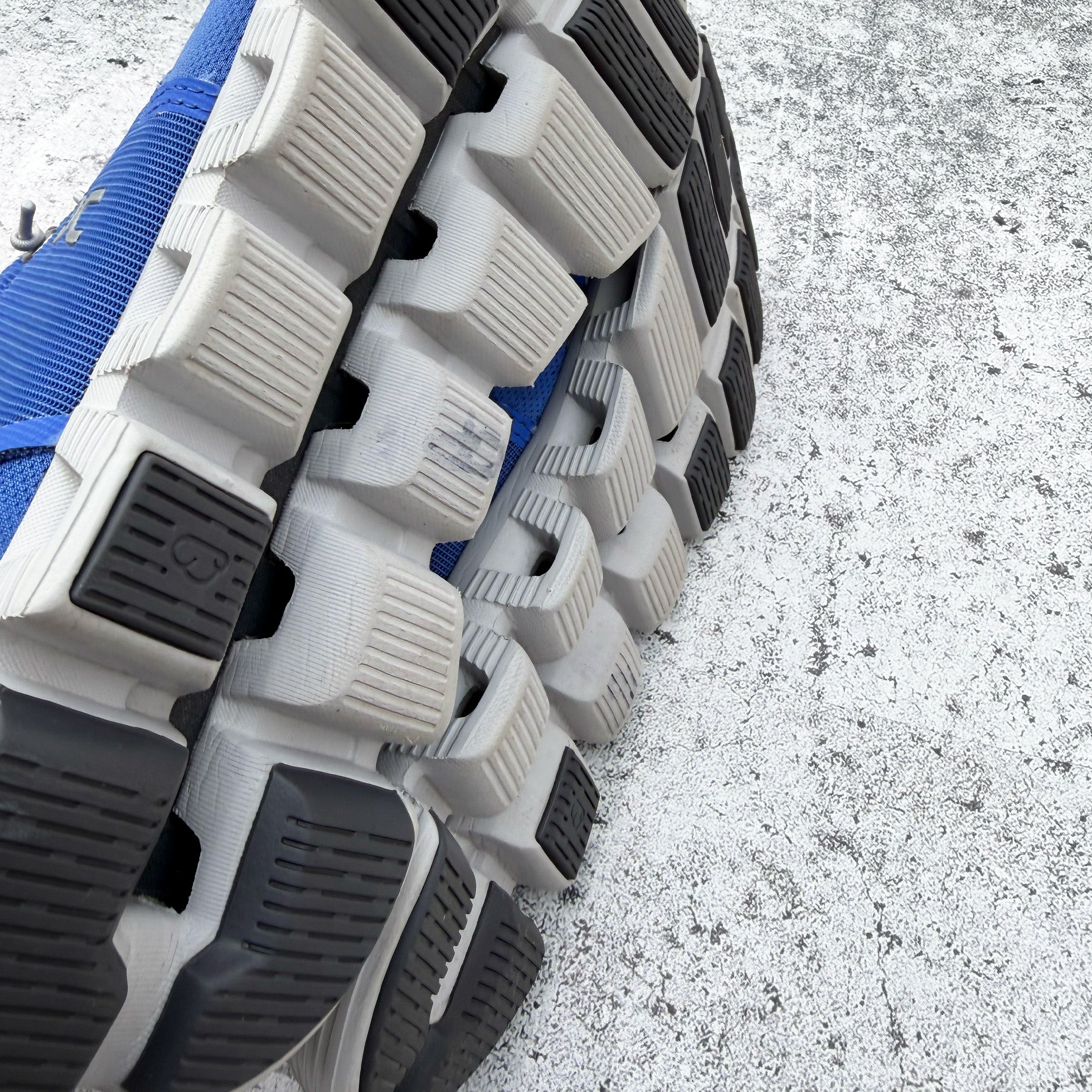 On Cloud 5 Waterproof Sneakers